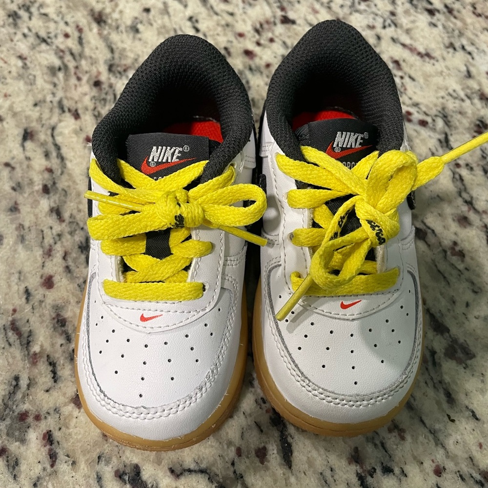 Toddler’s Nike Force 1 LV8 white /anthracite yellow